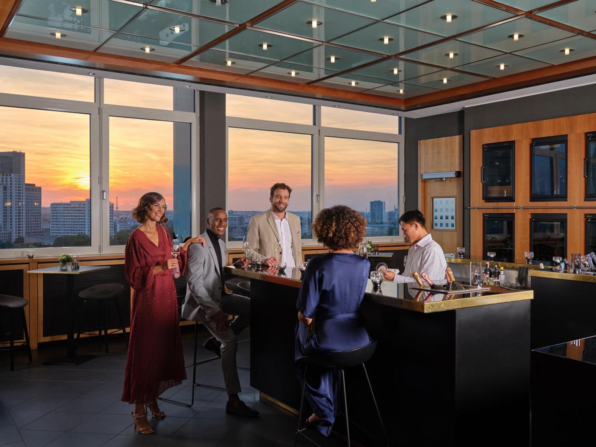 فندق إنتركونتيننتال برلين المظهر الخارجي الصورة The Club lounge at Beijing Capital International Airport
