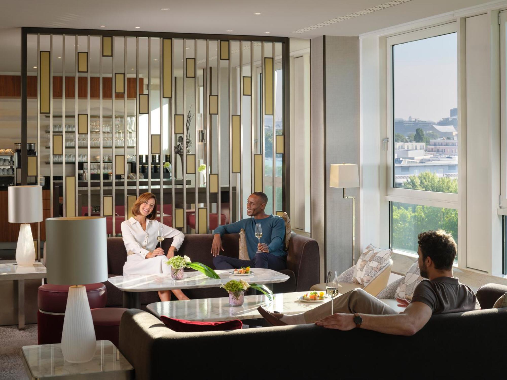 فندق إنتركونتيننتال برلين المظهر الخارجي الصورة The lounge at the airport